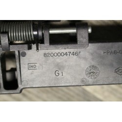 SUPPORT POIGNEE PORTE GAUCHE RENAULT velsatis 8200004746