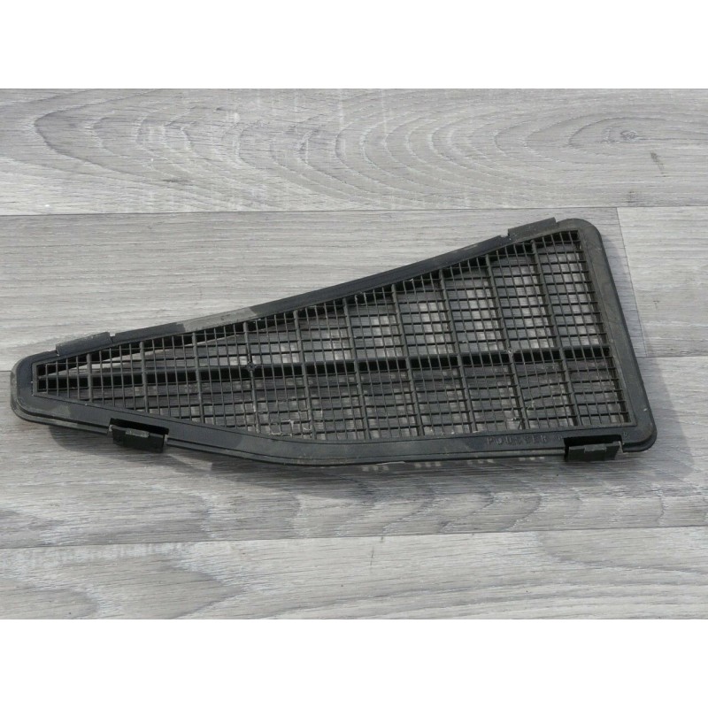 PLASTIC BAIE DE PARBRISE  RENAULT CLIO 1