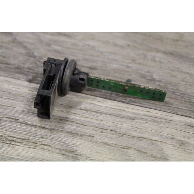 capteur temperature climatisation interieur AUDI A4 2.5 V6 TDI 2000 4B0820539 capteur temperature climatisation interieur AUDI A4 2.5 V6 TDI 2000 4B0820539