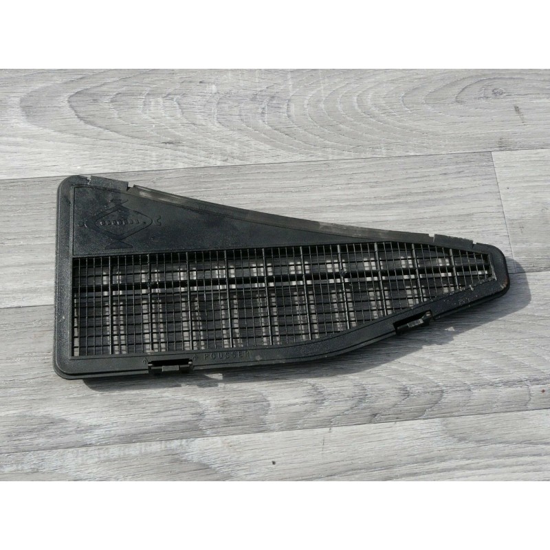 PLASTIC BAIE DE PARBRISE RENAULT CLIO 1