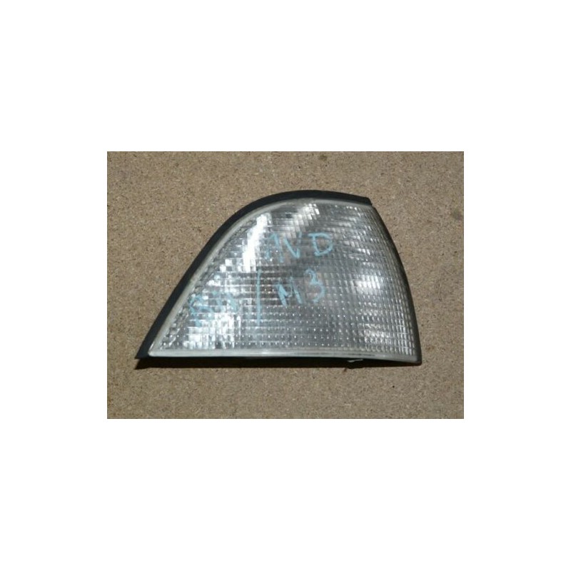 clignotant avant droit blanc BMW M3 ANNEE 1993