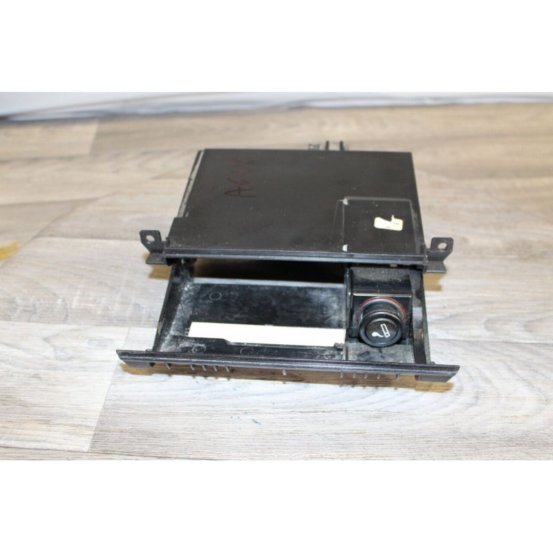 support cendrier avec allume cigare AUDI A6  4B0857951