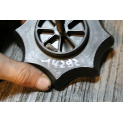 poignee fixation de roue de secours AUDI 8D0803899