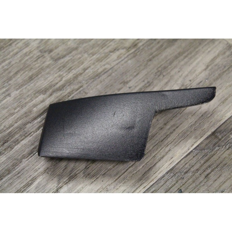 cache plastic arriere droit AUDI A4 2.5 V6 TDI 150CV 2000 4A0881088 cache plastic arriere droit AUDI A4 2.5 V6 TDI 150CV 2000 4A0881088