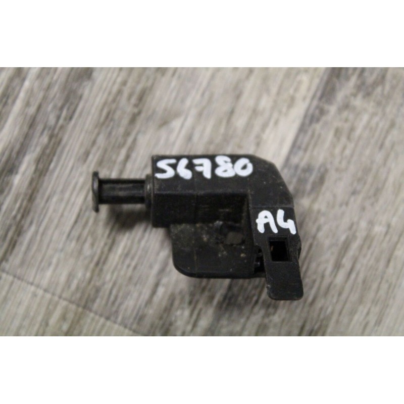 contacteur frein a main AUDI A4 2.5 V6 TDI 150CV 2000 1H0947561