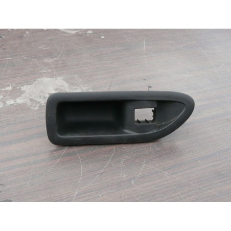 POIGNEE VIDE POCHE AVANT DROIT DE PORTE LAGUNA 2 8200016013