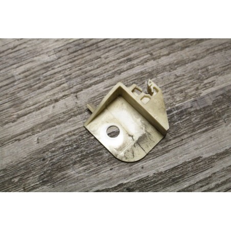 patte fixation support plastic divers RENAULT velsatis 2003