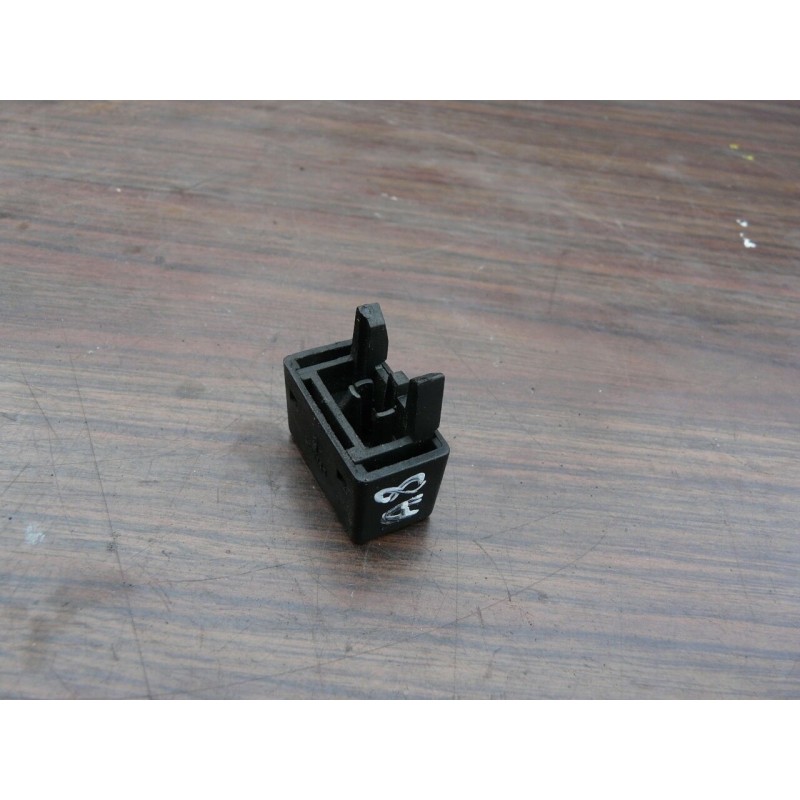 CACHE PLASTIC DIVERS AUDI A8 3.3 TDI 2001 4B0