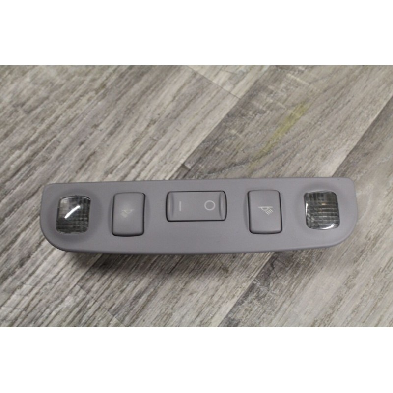eclairage plafonnier interieur AUDI A4  2000 8D0947111