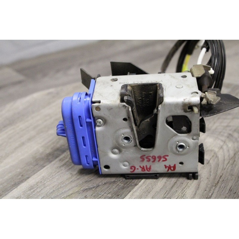 GACHE DE PORTE ARRIERE GAUCHE  AUDI A4 2.5 V6 TDI 150CV 2000 MARINE 8D0839015