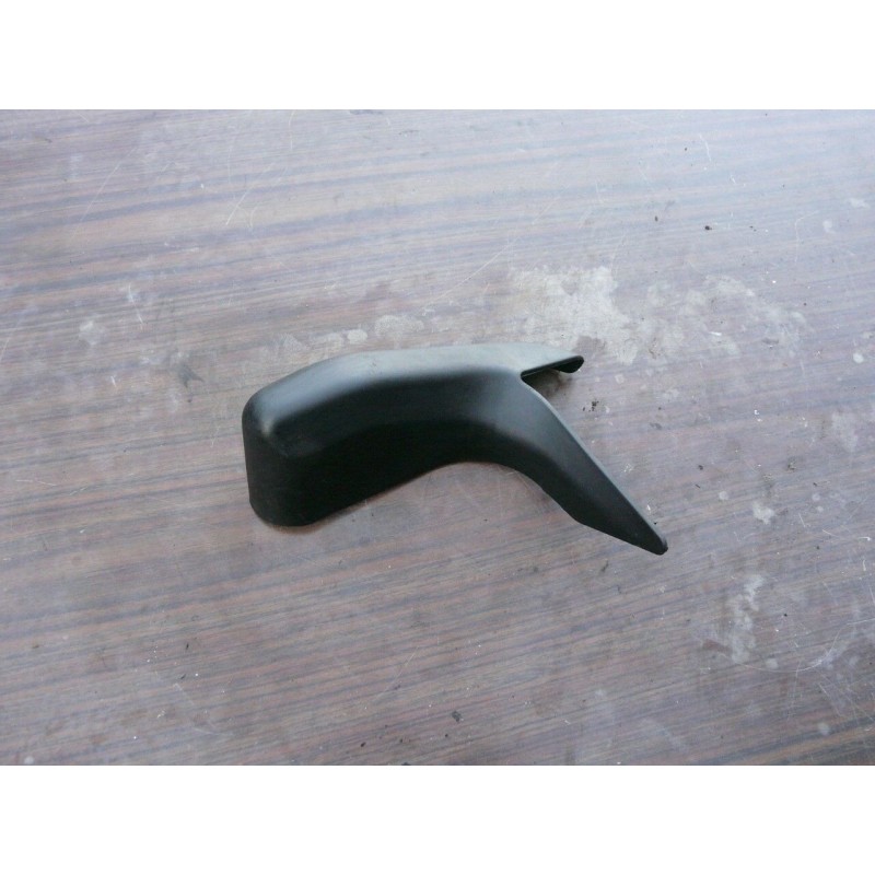 PLASTIC AVANT DROIT DIVERS volkswagen passat v6 tdi 2000 4B0881445