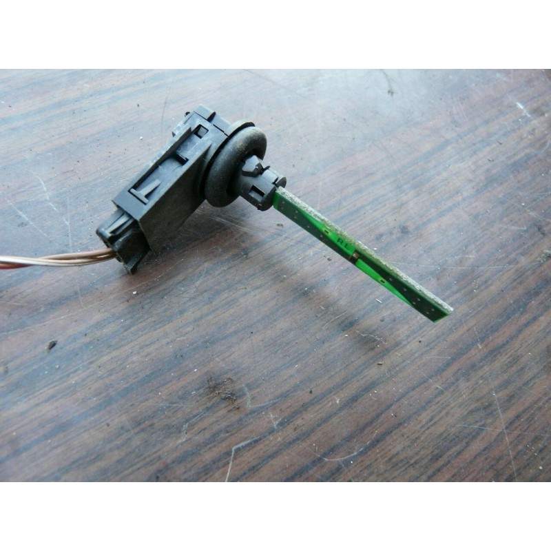 capteur sonde temperature climatisation volkswagen passat v6 tdi 2000 4B0820539 capteur sonde temperature climatisation volkswagen passat v6 tdi 2000 4B0820539