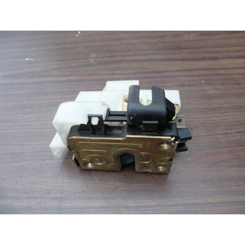 gache de porte avant droit RENAULT SCENIC 1