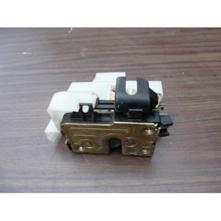 gache de porte avant droit RENAULT SCENIC 1