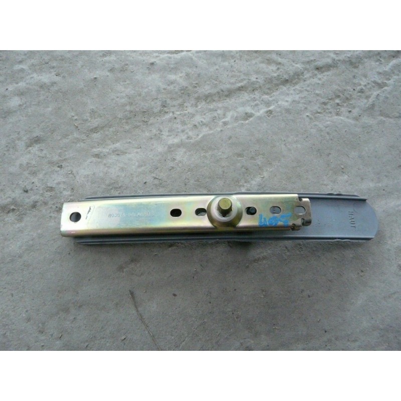 FIXATION PATTE REGLAGE HAUTEUR CEINTURE AVANT PEUGEOT 405 1600 ESSENCE 1990