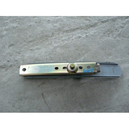 FIXATION PATTE REGLAGE HAUTEUR CEINTURE AVANT PEUGEOT 405 1600 ESSENCE 1990