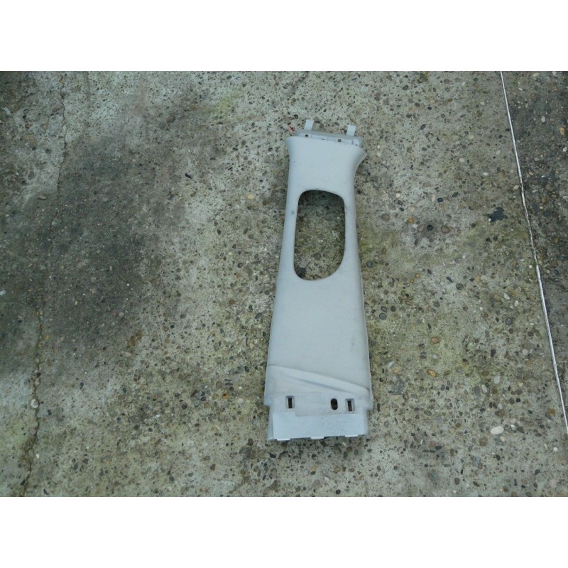 plastic habillage interieur montant gauche RENAULT SCENIC 2 2005 8200084324