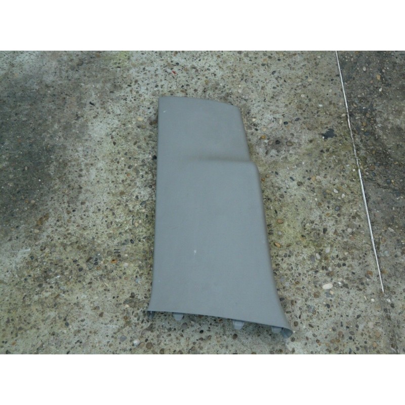 plastic habillage montant porte gauche RENAULT SCENIC 2 2005 82200084326