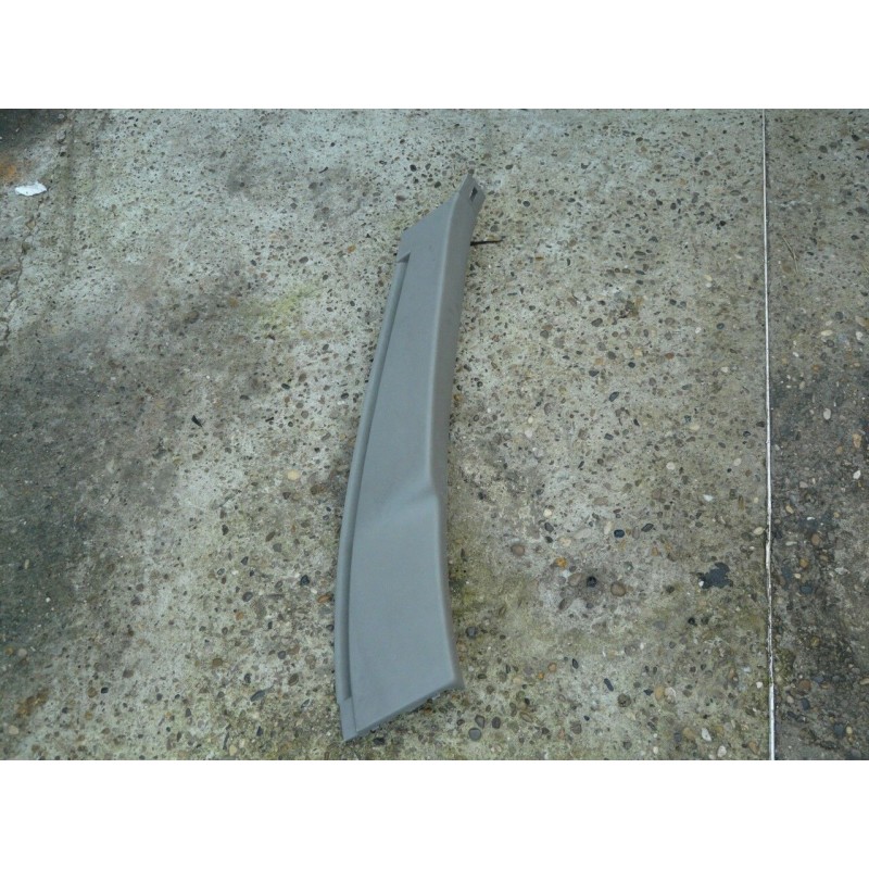 plastic habillage descente porte arriere gauche RENAULT SCENIC 2 2005 82200165070