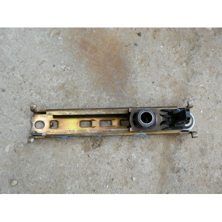 fixation patte reglage hauteur ceinture avant VOLKSWAGEN GOLF II