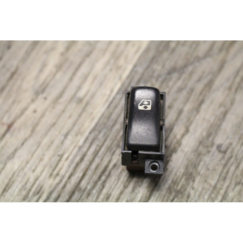 bouton leve vitre RENAULT SAFRANE GAUCHE 7700412747 bouton leve vitre RENAULT SAFRANE GAUCHE 7700412747