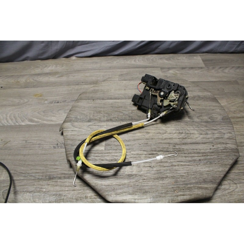 gache de porte arriere gauche AUDI A6 2000 BREAK 4X4 4B0839015 B