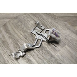 CHARNIERE DE PORTE DROIT AUDI A6 V6 TDI 2000 4B0831412 B