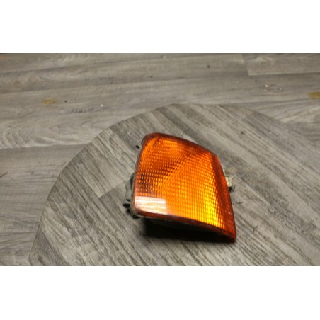 FEU CLIGNOTANT AVANT DROIT ORANGE VOLKSWAGEN passat 1990