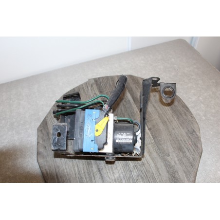 bloc boitier calculateur boitier abs renault 8200001333 c 8200001333c