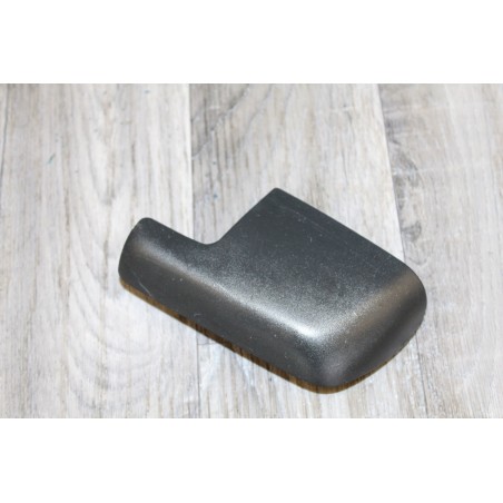 plastic cache fixation siege  AUDI A6 V6 TDI QUATTRO BREAK 2001 4B0881088