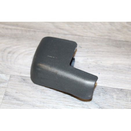 cache plastic fixation siege  AUDI A6 V6 TDI QUATTRO BREAK 2001 4B0881346