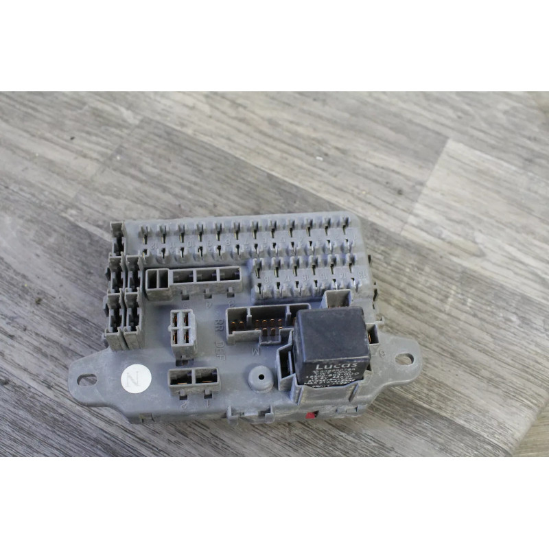 platine boite a fusible relais ROVER 214 SI YQE102470 platine boite a fusible relais ROVER 214 SI YQE102470