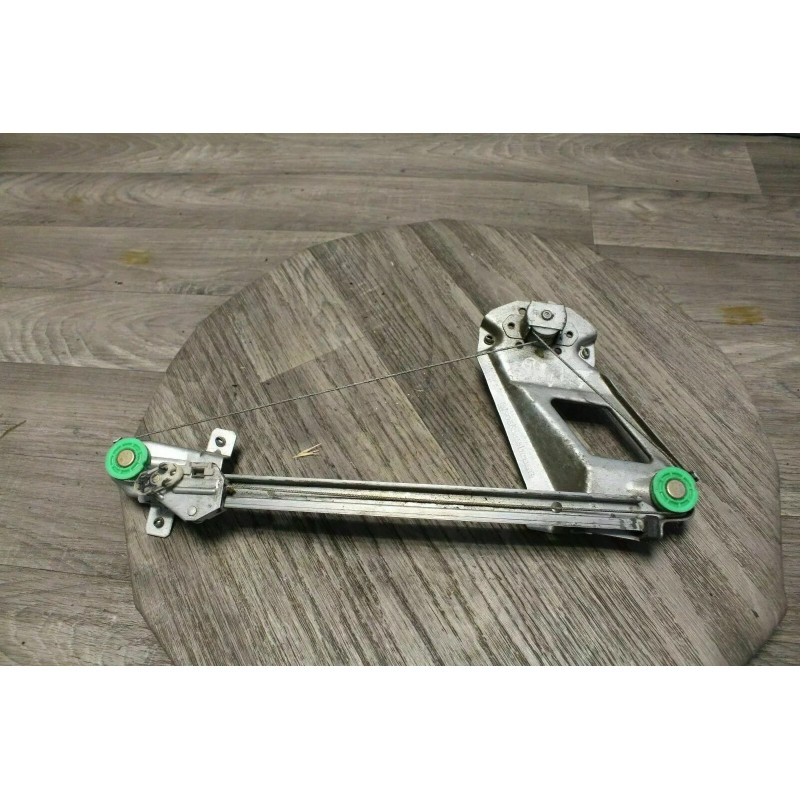 leve vitre manuel arriere droit OPEL ASTRA 4 PORTES 90360538 leve vitre manuel arriere droit OPEL ASTRA 4 PORTES 90360538