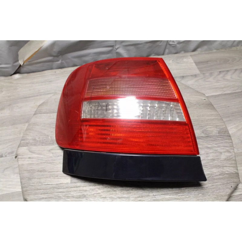 feu arriere gauche AUDI A4 V6 TDI 2000 feu arriere gauche AUDI A4 V6 TDI 2000