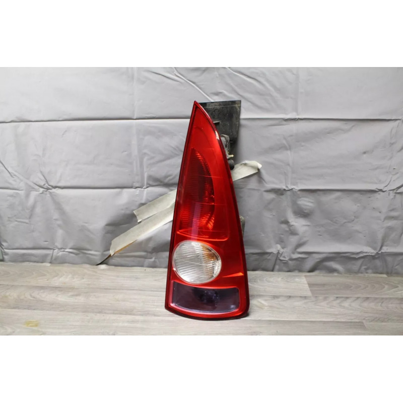 feu optique arriere droit RENAULT ESPACE 4 1.9 DCI 120CV 8200017152 feu optique arriere droit RENAULT ESPACE 4 1.9 DCI 120CV 8200017152