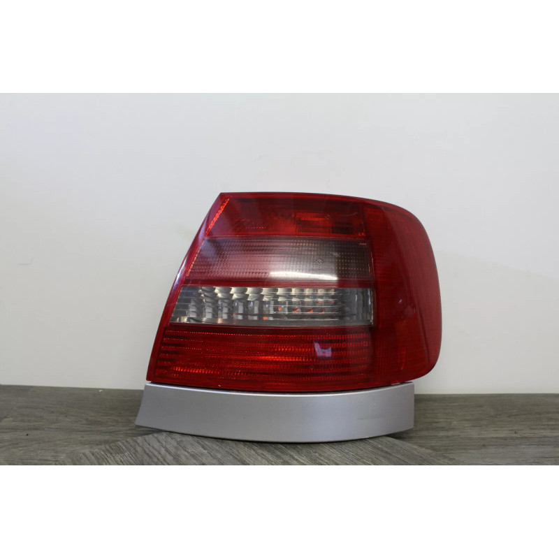 28044 optique feu arriere droit AUDI A4 2000 28044 optique feu arriere droit AUDI A4 2000