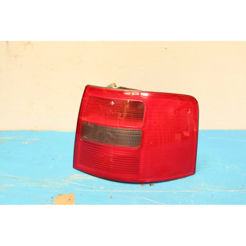 feu arriere droit audi a6 break annee 2000
