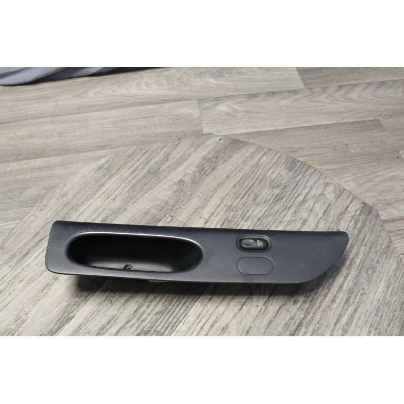 bouton commande leve vitre droit renault Laguna 1 77016864196 bouton commande leve vitre droit renault Laguna 1 77016864196