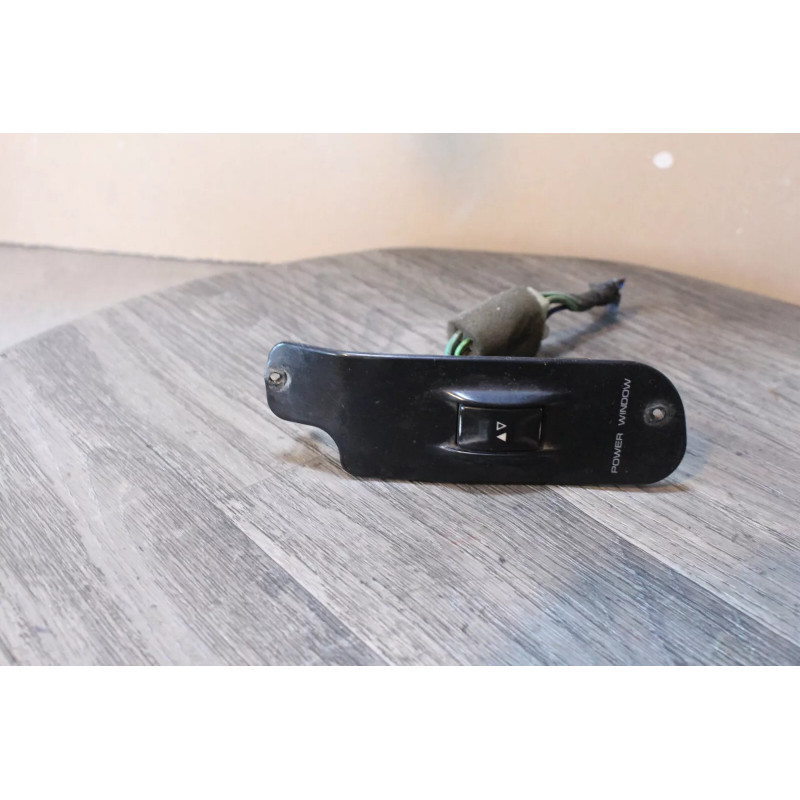 bouton leve vitre arriere gauche SSANGYONG MUSSO 2005 16470-97201 bouton leve vitre arriere gauche SSANGYONG MUSSO 2005 16470-97201