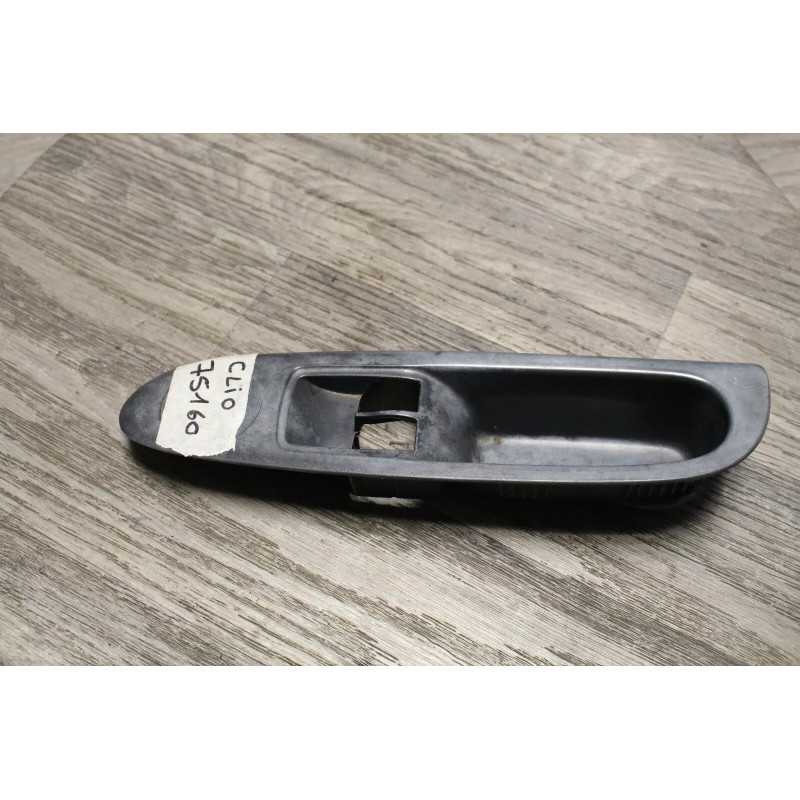 cache  plastic support bouton leve vitre RENAULT CLIO 8200084003