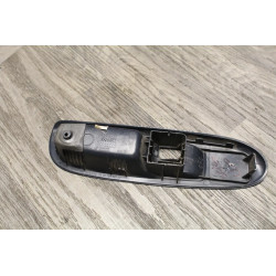 cache  plastic support bouton leve vitre RENAULT CLIO 8200084003