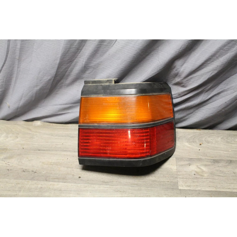 feu arriere droit VW volkswagen passat 1991 feu arriere droit VW volkswagen passat 1991