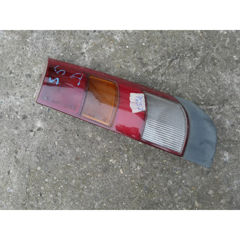 feu arriere droit RENAULT SUPER 5 1990 feu arriere droit RENAULT SUPER 5 1990
