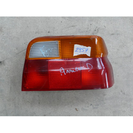 feu arriere droit ford orion escort 1992