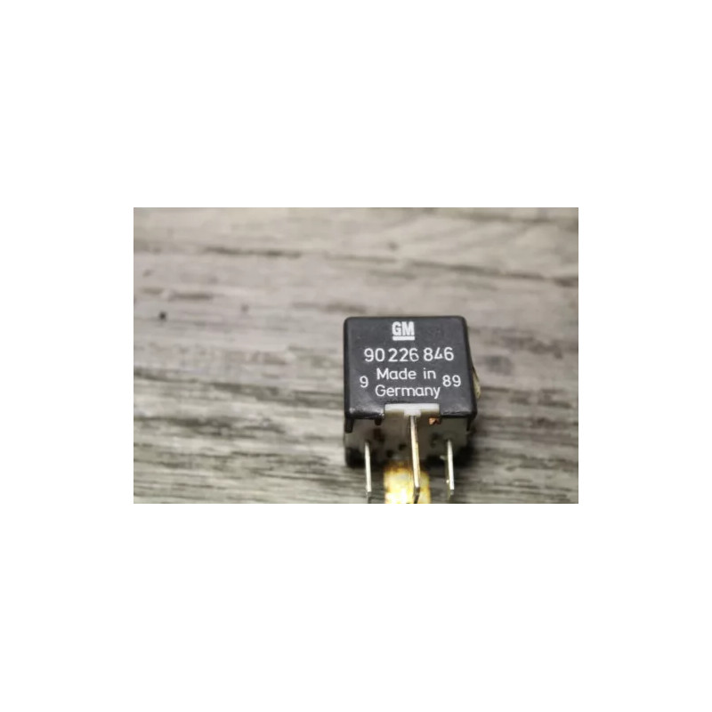 relais divers commande 12V 70A boitier de prechauffage OPEL 90226846