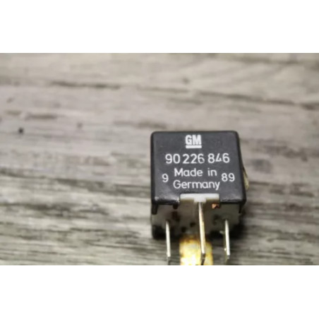 relais divers commande 12V 70A boitier de prechauffage OPEL 90226846