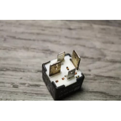 relais divers commande 12V 70A boitier de prechauffage OPEL 90226846
