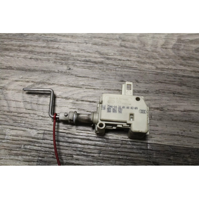 moteur fermeture trappe carburant AUDI A6 BREAK 2000 4B9862153 moteur fermeture trappe carburant AUDI A6 BREAK 2000 4B9862153