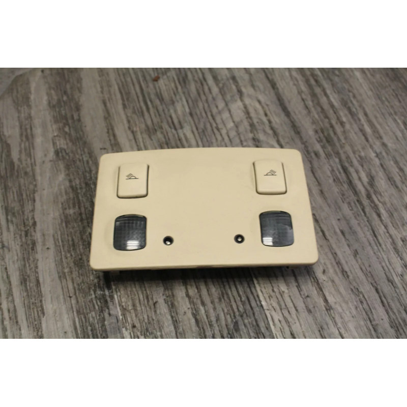 eclairage plafonnier AUDI A6 4B0947303 eclairage plafonnier AUDI A6 4B0947303