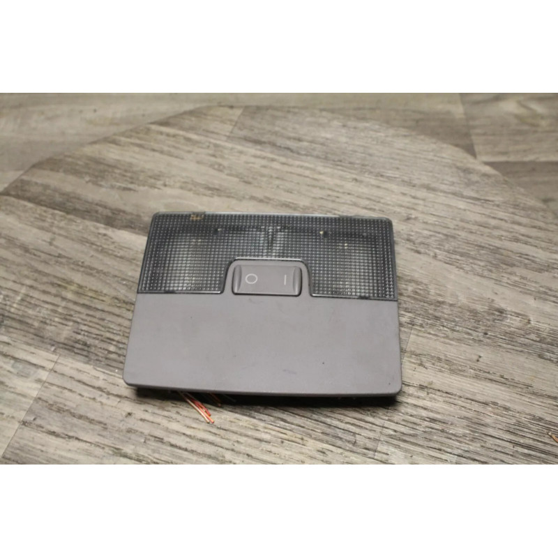 eclairage plafonnier AUDI A6 2000 4B0947105 eclairage plafonnier AUDI A6 2000 4B0947105